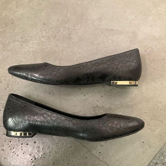 Burberry Perforated Leather Musgrave Flats - Picture 4 of 10